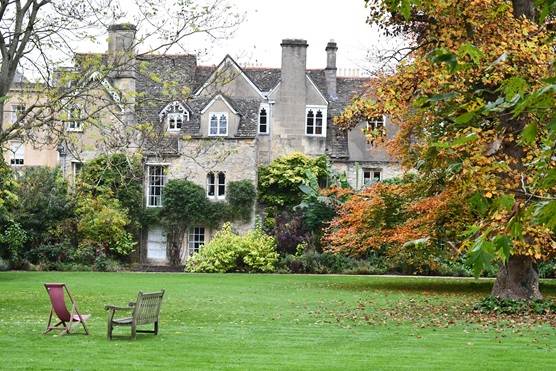 Oxford University Beginning of Walking Trail